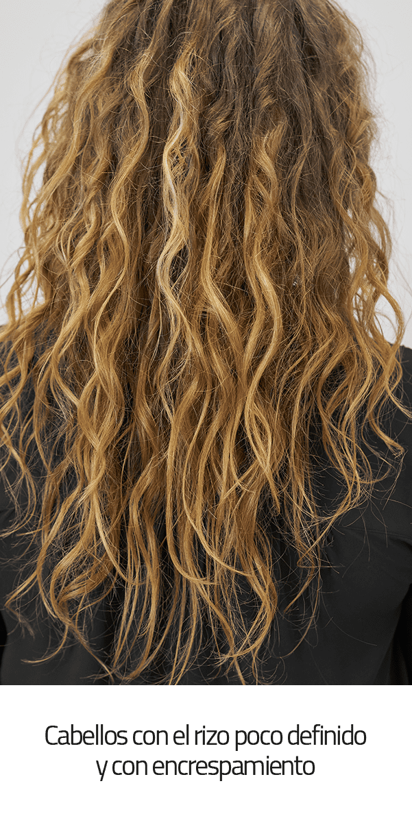 Hair with poorly defined curl and frizz